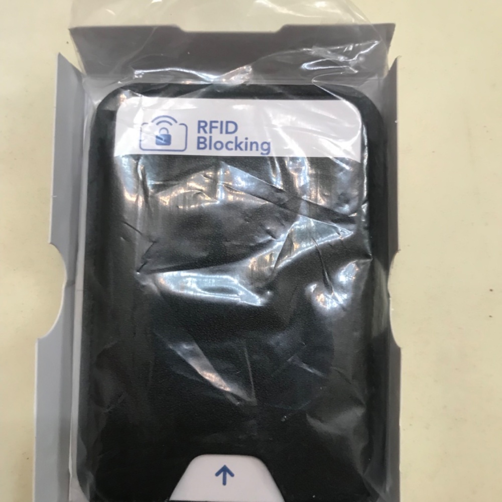 ESR Magnetic Wallet - Picture 3 of 5